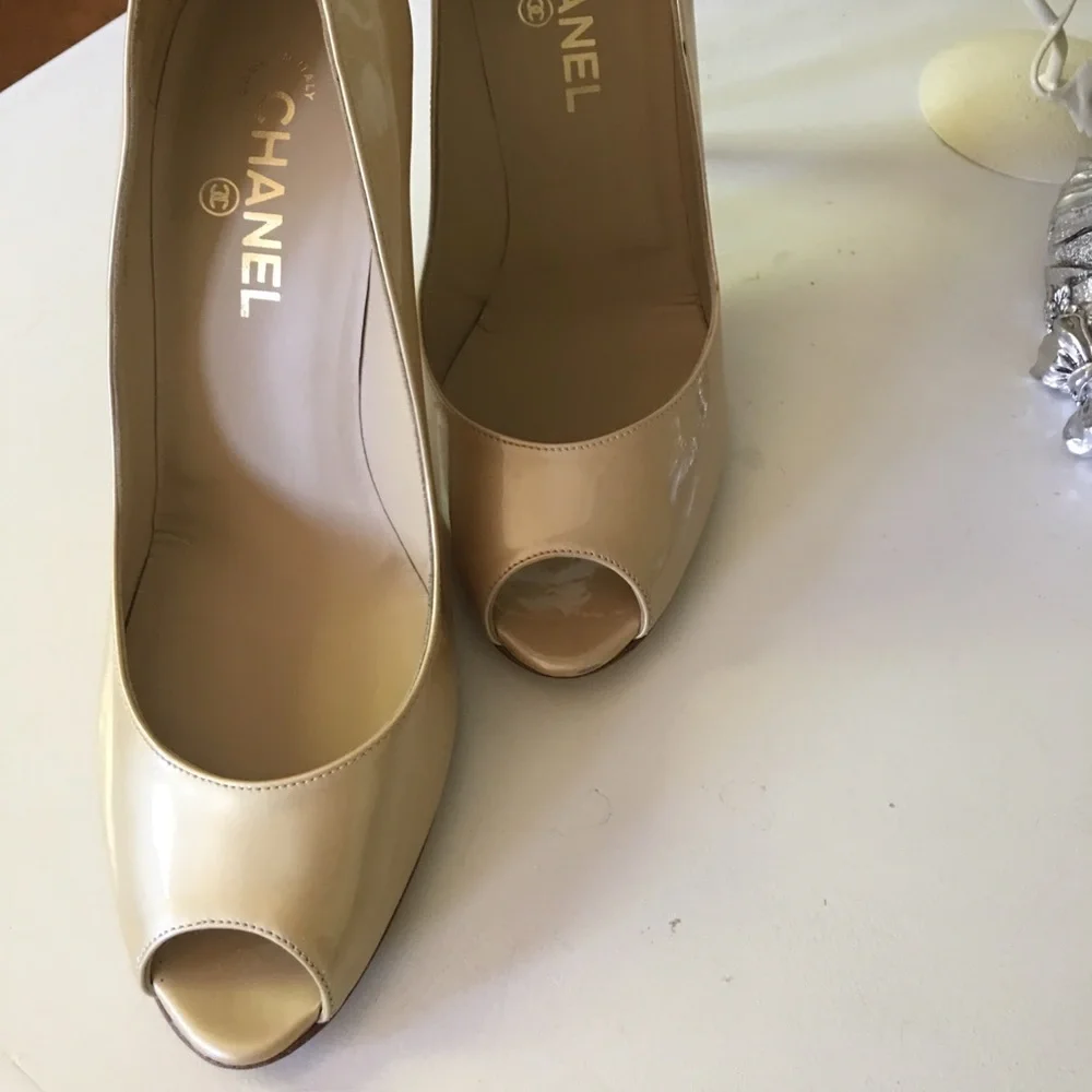 Chanel cream gold patent leather pumps